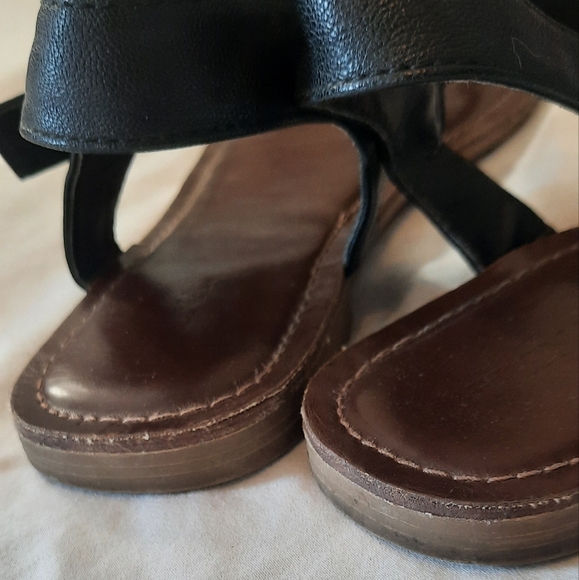Merona Sandles, Black with Gold Detail, Size 9.5, Small scuff on front of sandle - Picture 5 of 7